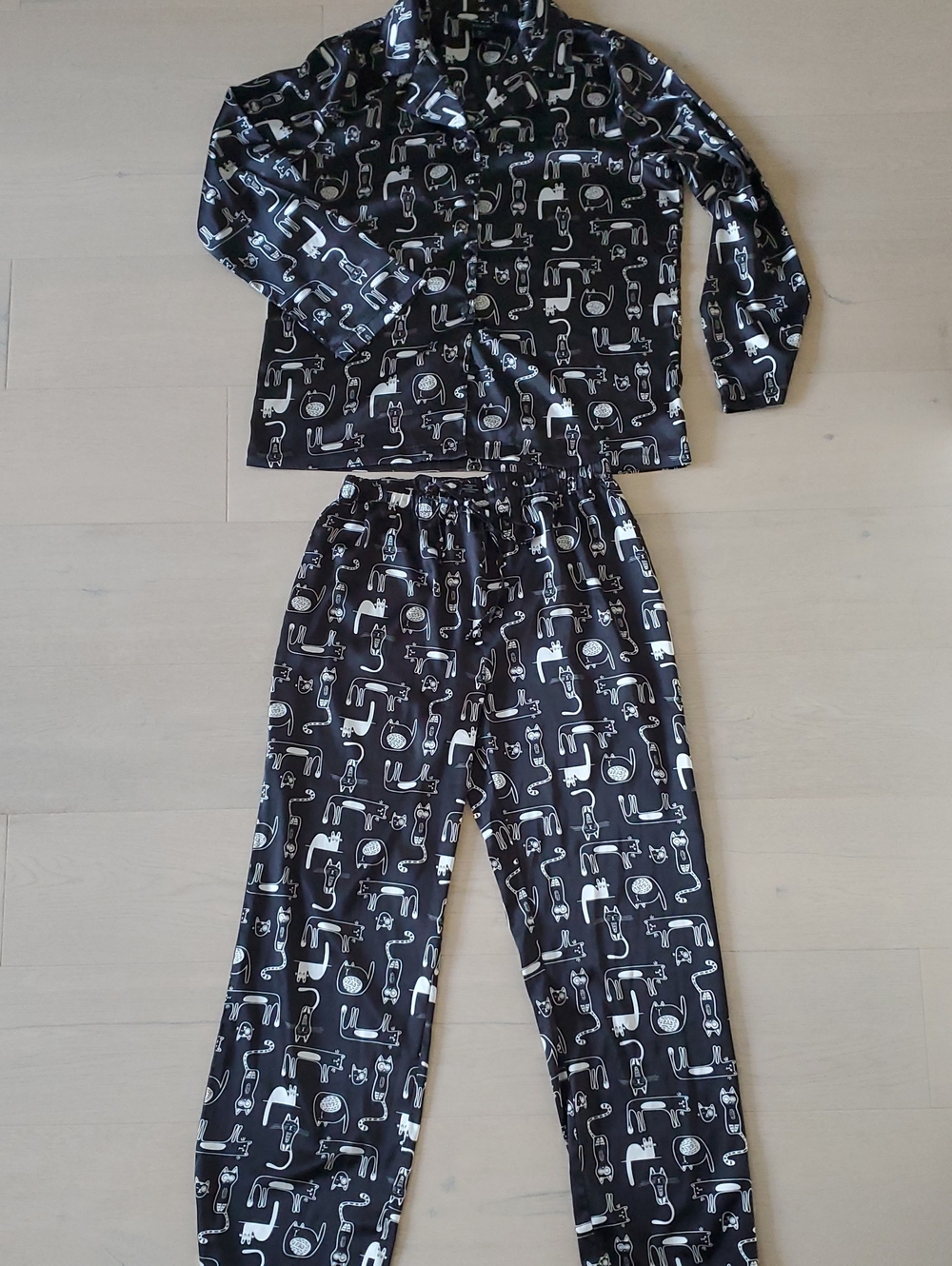 Tahari- Silky Black & White Cats Pajama Set Like New Sz. Large